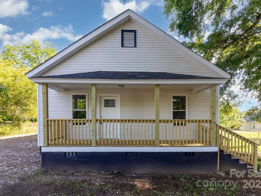 555 Pryor Street, Chester, SC 29706.  MLS# CAR4250838, YatesRealty ID 14243. 