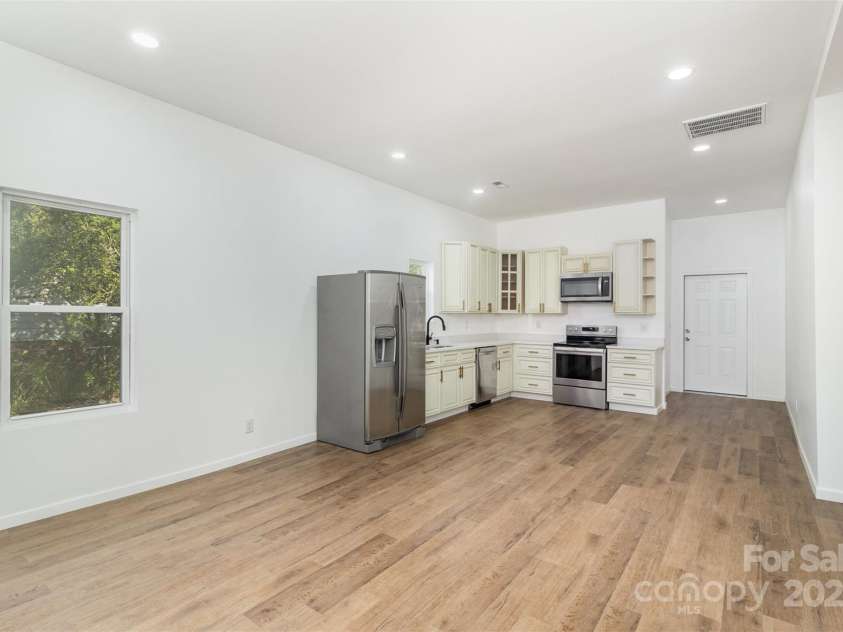 555 Pryor Street, Chester, SC 29706.  MLS# CAR4250838, YatesRealty ID 14243. 