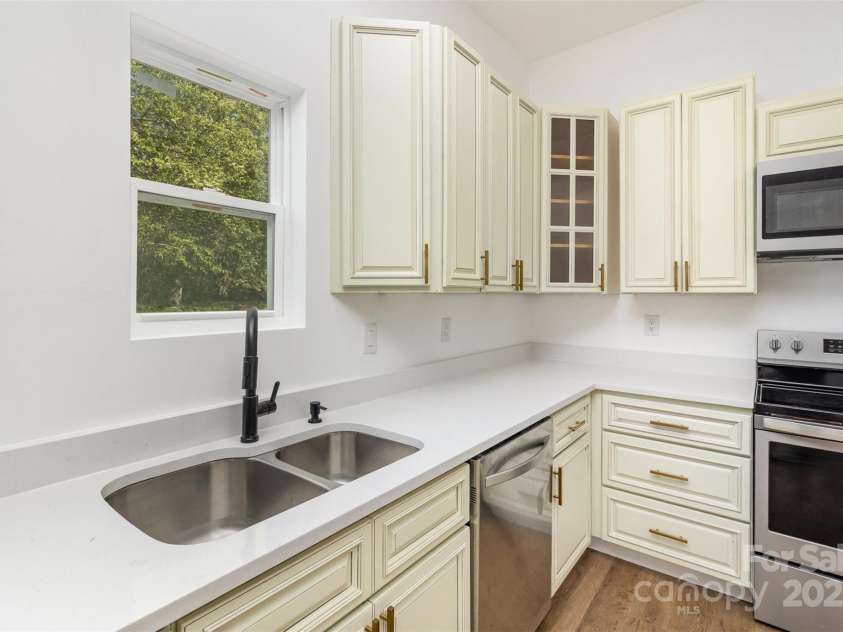 555 Pryor Street, Chester, SC 29706.  MLS# CAR4250838, YatesRealty ID 14243. 