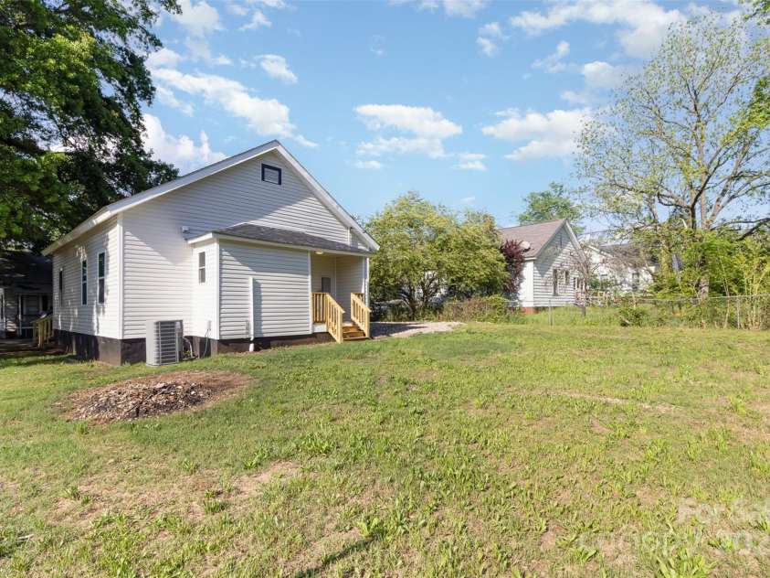 555 Pryor Street, Chester, SC 29706.  MLS# CAR4250838, YatesRealty ID 14243. 