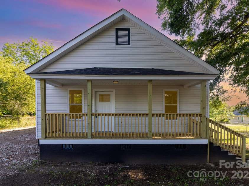 555 Pryor Street, Chester, SC 29706.  MLS# CAR4250838, YatesRealty ID 14243. 