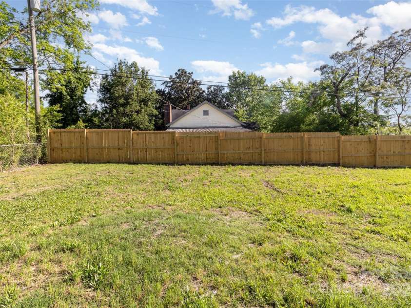 555 Pryor Street, Chester, SC 29706.  MLS# CAR4250838, YatesRealty ID 14243. 