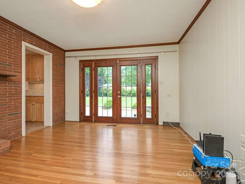 3615 Champaign Street, Charlotte, NC 28210.  MLS# CAR4251822, YatesRealty ID 14244. Family Room