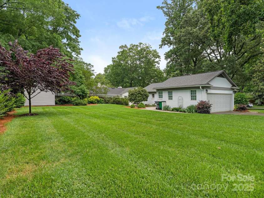 3615 Champaign Street, Charlotte, NC 28210.  MLS# CAR4251822, YatesRealty ID 14244. Large Corner Lot