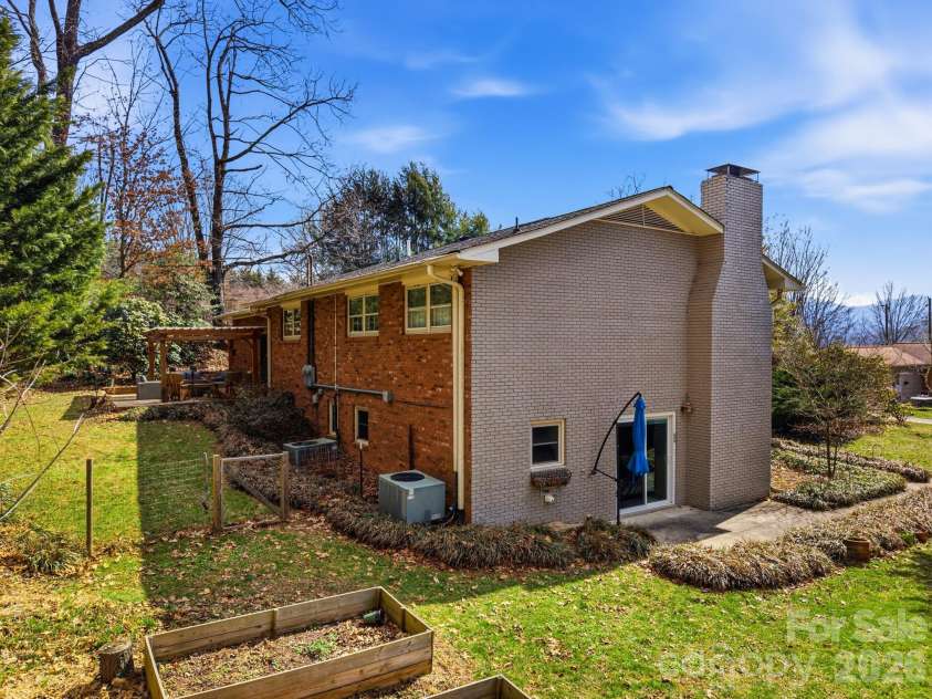 65 Westend Circle, Waynesville, NC 28785.  MLS# CAR4360838, YatesRealty ID 14245. 
