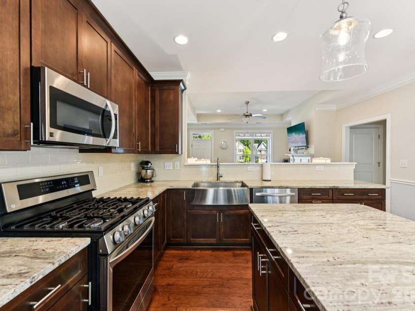 2668 Poplar Cove Drive, Concord, NC 28027.  MLS# CAR4370149, YatesRealty ID 14246. Gas range!