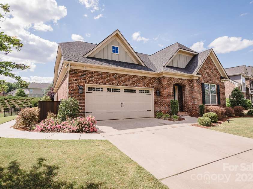 9026 Raven Top Drive, Mint Hill, NC 28227.  MLS# CAR4256284, YatesRealty ID 14246. 