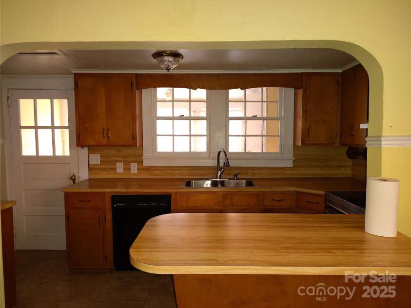 516 7th Street, Kannapolis, NC 28081.  MLS# CAR4231118, YatesRealty ID 14247. 