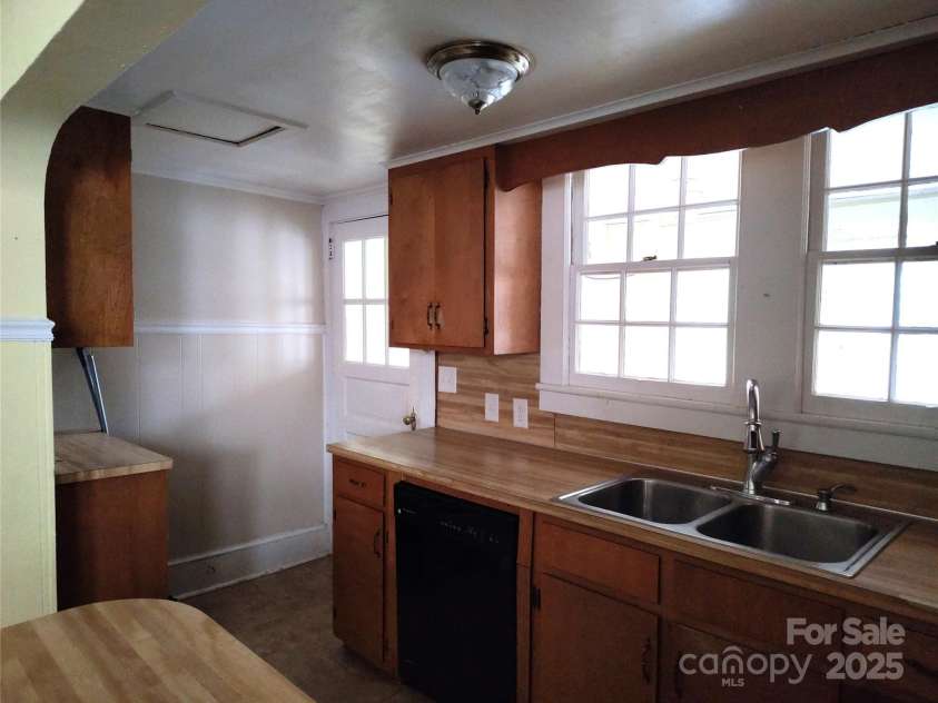 516 7th Street, Kannapolis, NC 28081.  MLS# CAR4231118, YatesRealty ID 14247. 