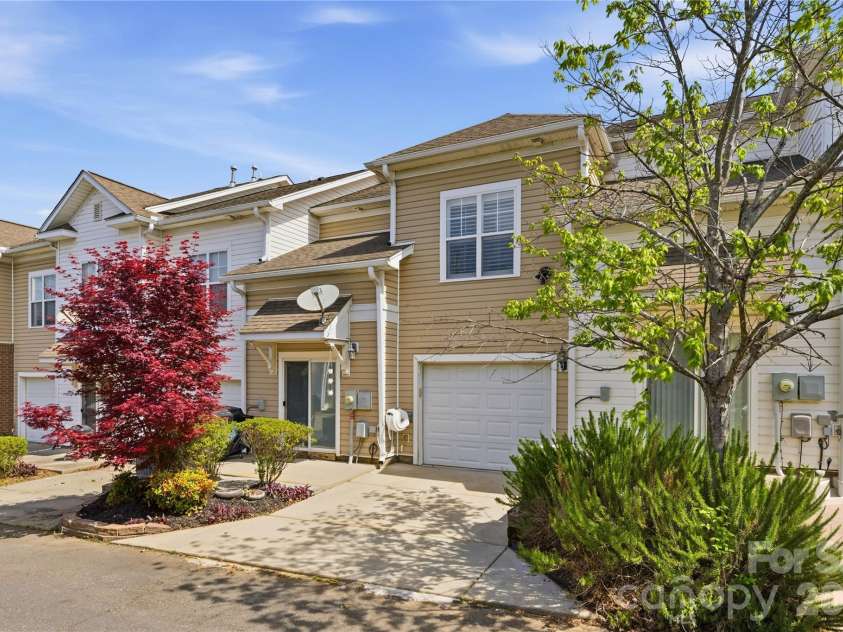 8341 Scotney Bluff Avenue, Charlotte, NC 28273.  MLS# CAR4366829, YatesRealty ID 14247. 