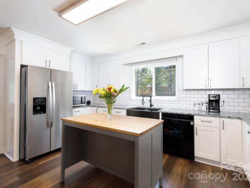 311 Airport Road, Rock Hill, SC 29732.  MLS# CAR4248794, YatesRealty ID 14249. 