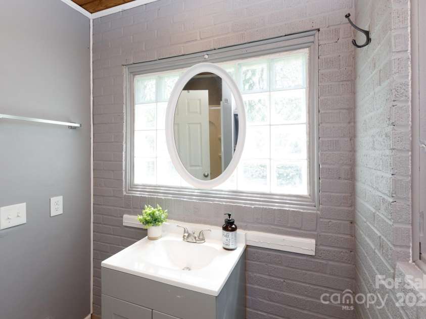 311 Airport Road, Rock Hill, SC 29732.  MLS# CAR4248794, YatesRealty ID 14249. 