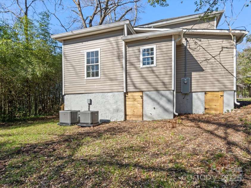 105 York Street, Lancaster, SC 29720.  MLS# CAR4289340, YatesRealty ID 1425. 