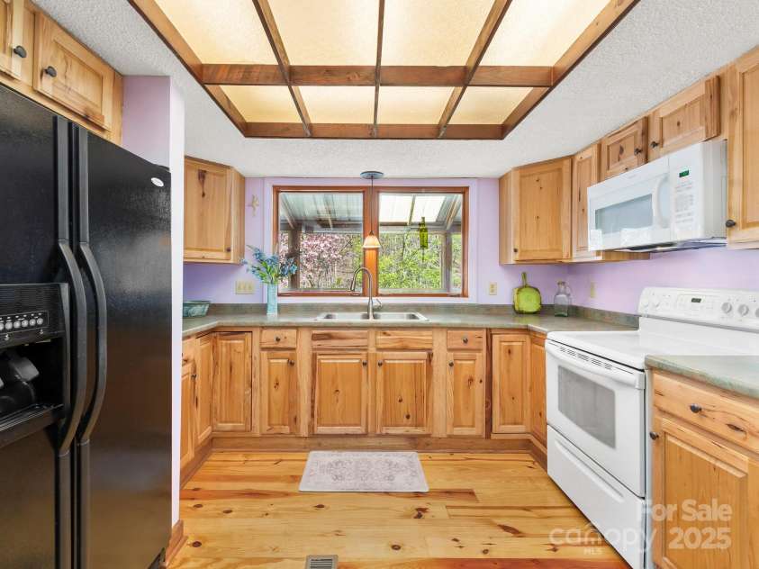 70 Fox Run, Hot Springs, NC 28743.  MLS# CAR4244597, YatesRealty ID 1425. 