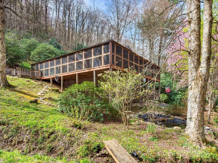 70 Fox Run, Hot Springs, NC 28743.  MLS# CAR4244597, YatesRealty ID 1425. Great easy access 