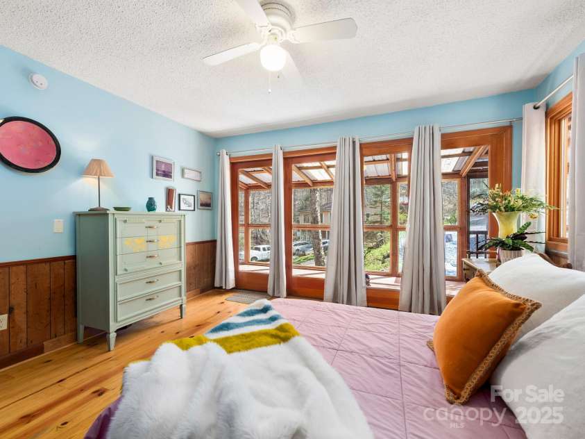 70 Fox Run, Hot Springs, NC 28743.  MLS# CAR4244597, YatesRealty ID 1425. Lots of natural light