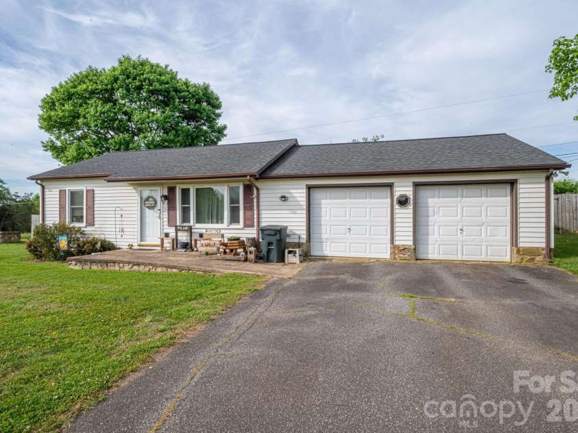 104 White Street, Casar, NC 28020.  MLS# CAR4368115, YatesRealty ID 14250. Front of house