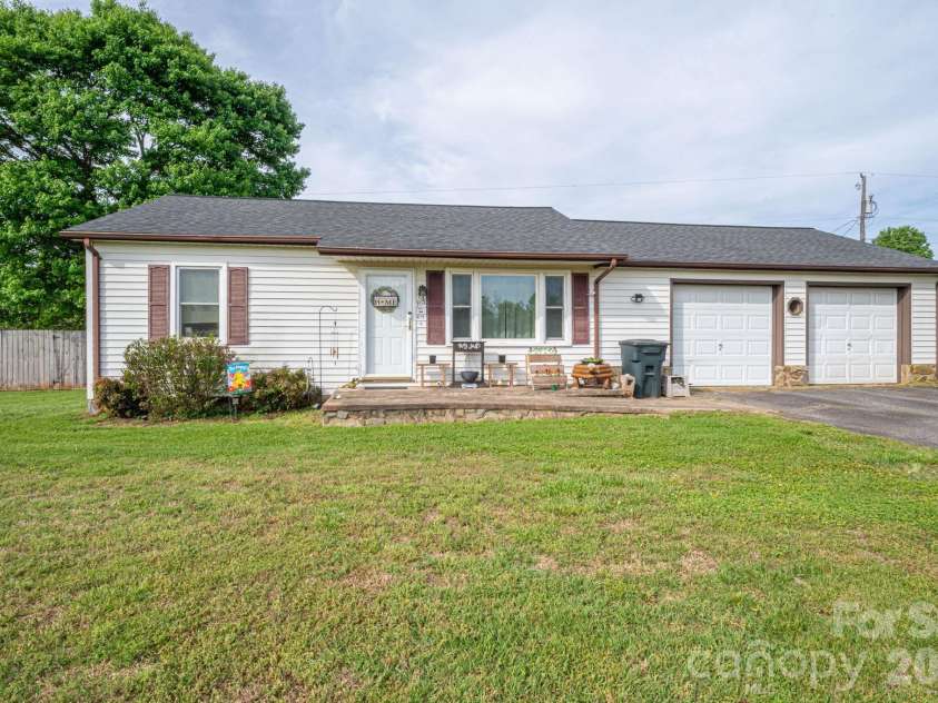 104 White Street, Casar, NC 28020.  MLS# CAR4368115, YatesRealty ID 14250. Front of house