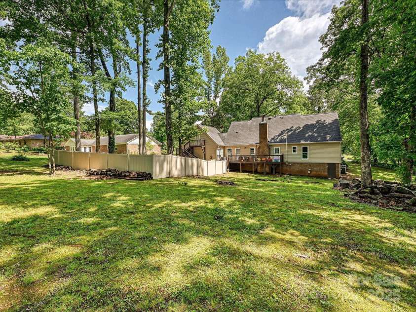 2437 Woodleigh Drive, Gastonia, NC 28056.  MLS# CAR4255182, YatesRealty ID 14250. Back yard