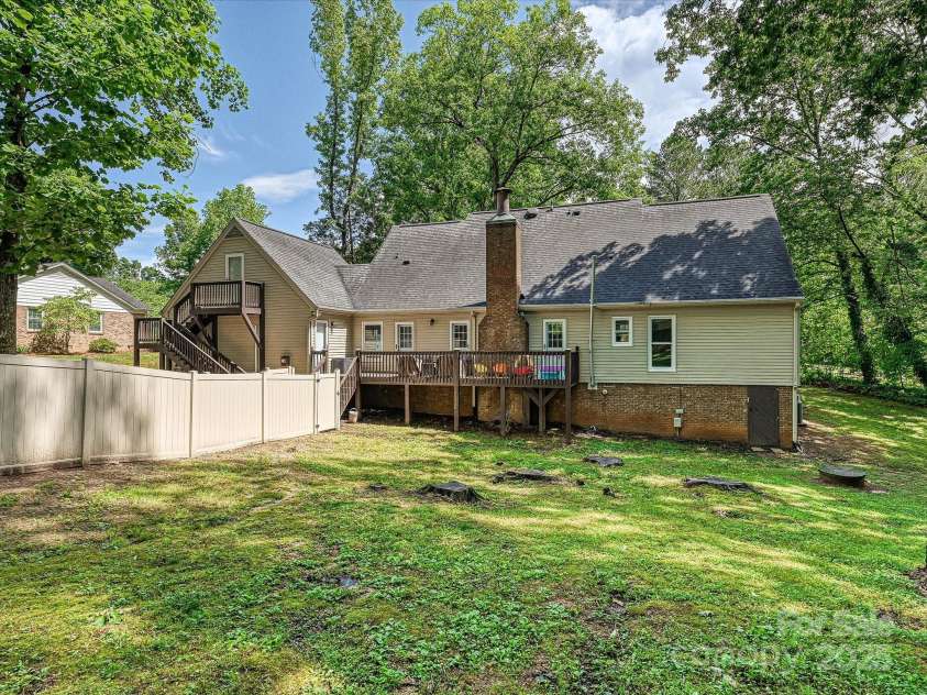 2437 Woodleigh Drive, Gastonia, NC 28056.  MLS# CAR4255182, YatesRealty ID 14250. Back Yard