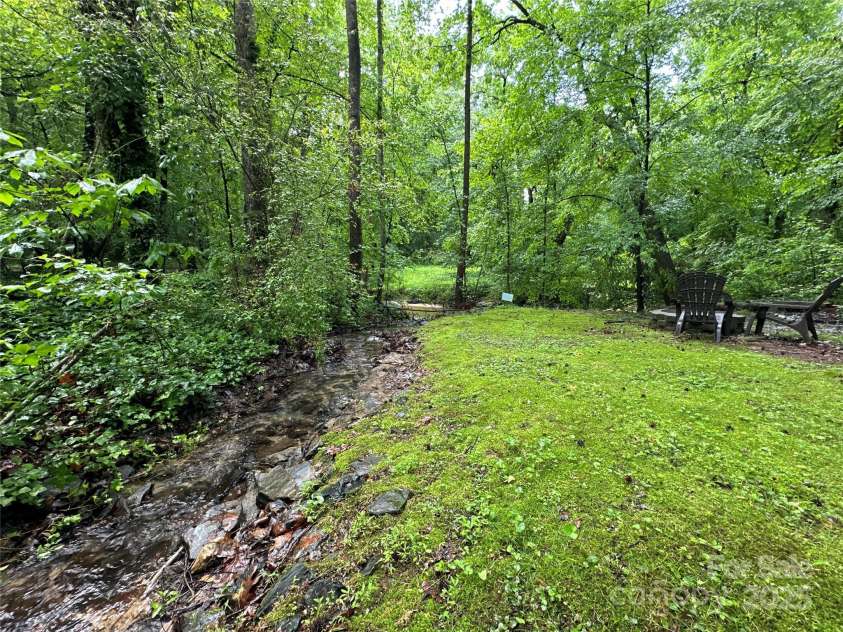 2437 Woodleigh Drive, Gastonia, NC 28056.  MLS# CAR4255182, YatesRealty ID 14250. Creek Area