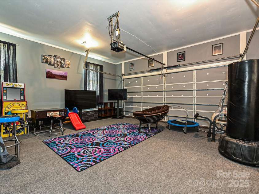 2437 Woodleigh Drive, Gastonia, NC 28056.  MLS# CAR4255182, YatesRealty ID 14250. Garage