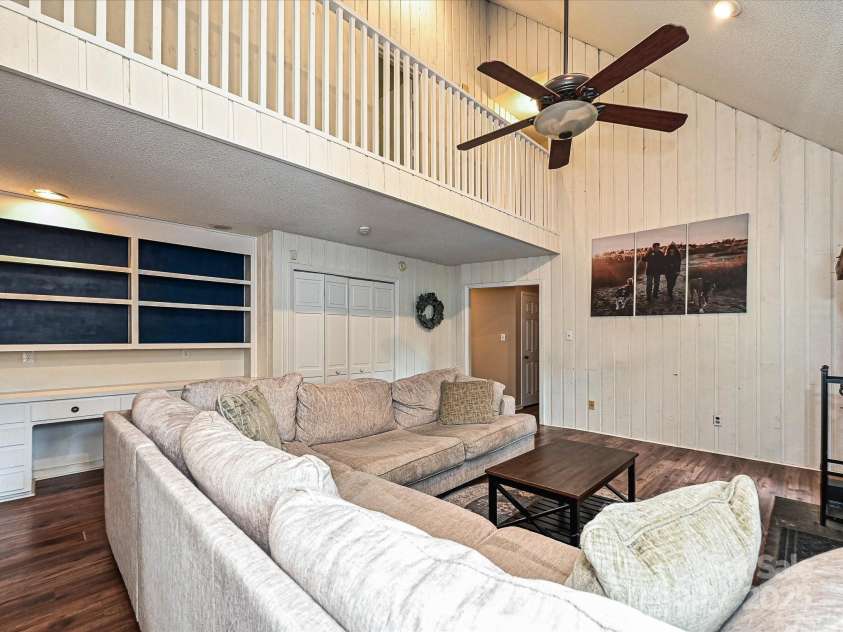 2437 Woodleigh Drive, Gastonia, NC 28056.  MLS# CAR4255182, YatesRealty ID 14250. Great Room