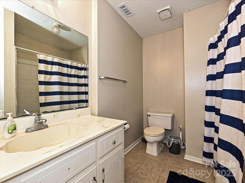 2437 Woodleigh Drive, Gastonia, NC 28056.  MLS# CAR4255182, YatesRealty ID 14250. Hall Bath