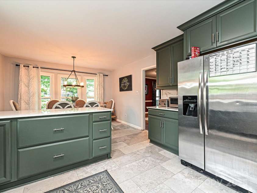 2437 Woodleigh Drive, Gastonia, NC 28056.  MLS# CAR4255182, YatesRealty ID 14250. Kitchen