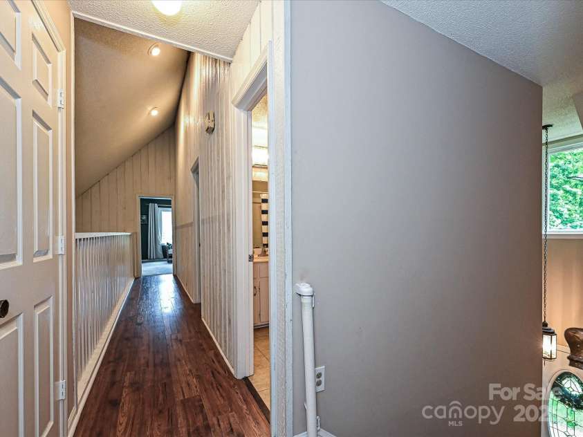 2437 Woodleigh Drive, Gastonia, NC 28056.  MLS# CAR4255182, YatesRealty ID 14250. Upper Landing