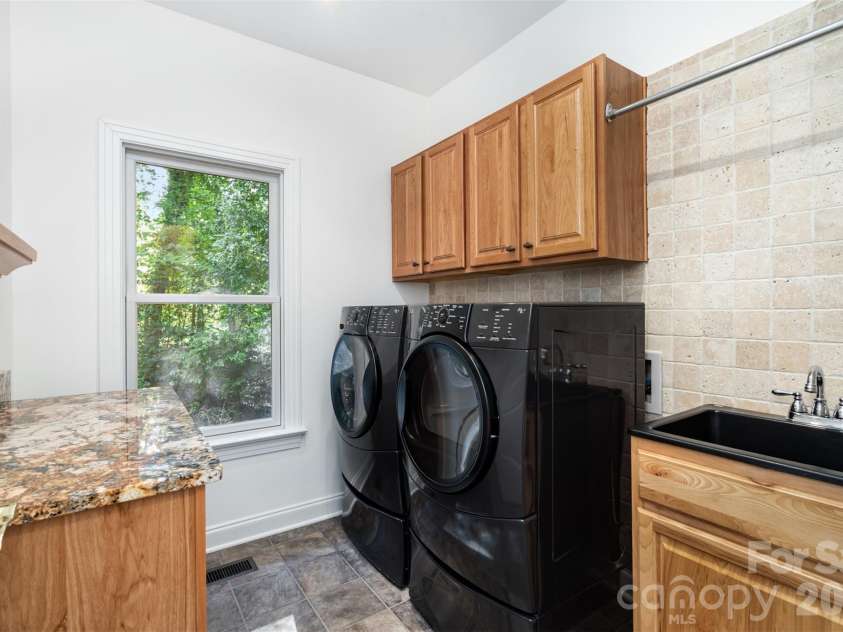 112 Eagle Chase Lane, Troutman, NC 28166.  MLS# CAR4296376, YatesRealty ID 14257. 