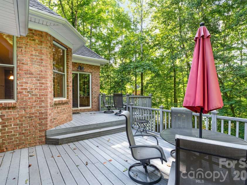 112 Eagle Chase Lane, Troutman, NC 28166.  MLS# CAR4296376, YatesRealty ID 14257. 