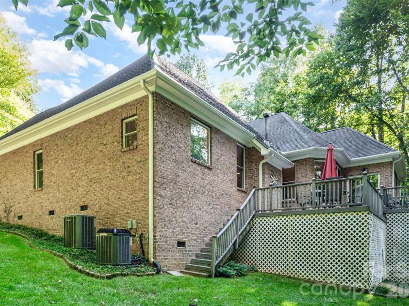 112 Eagle Chase Lane, Troutman, NC 28166.  MLS# CAR4296376, YatesRealty ID 14257. 