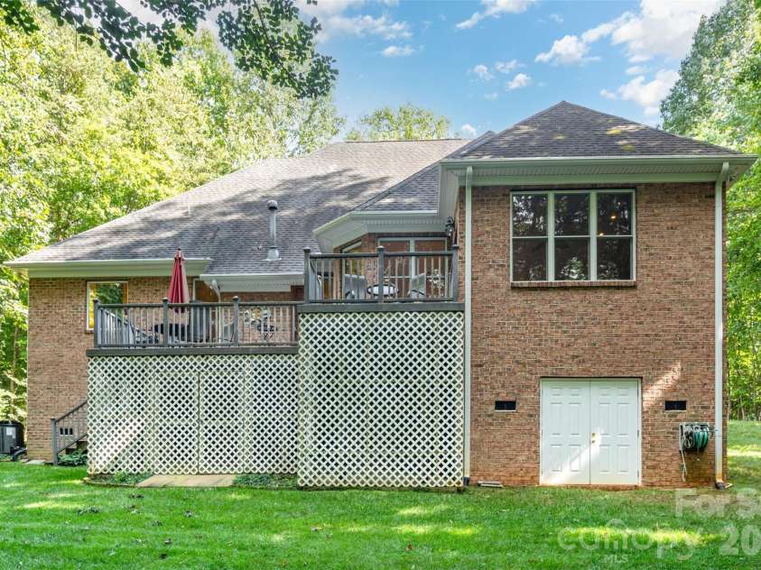 112 Eagle Chase Lane, Troutman, NC 28166.  MLS# CAR4296376, YatesRealty ID 14257. 