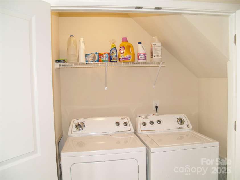 1960 Aston Mill Place, Charlotte, NC 28273.  MLS# CAR4246922, YatesRealty ID 14257. 