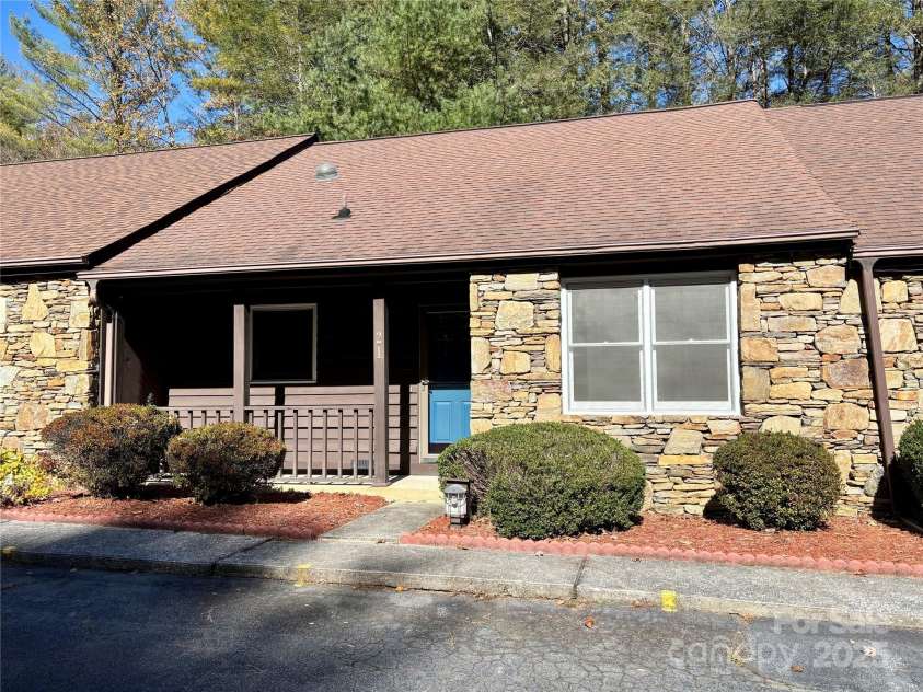 21 Loganwood Lane, Etowah, NC 28729.  MLS# CAR4318944, YatesRealty ID 14258. 