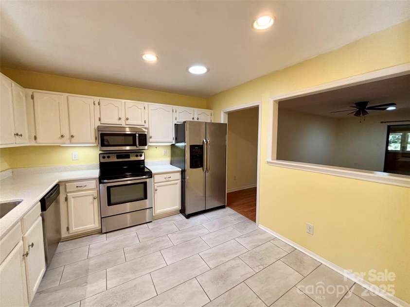 21 Loganwood Lane, Etowah, NC 28729.  MLS# CAR4318944, YatesRealty ID 14258. 