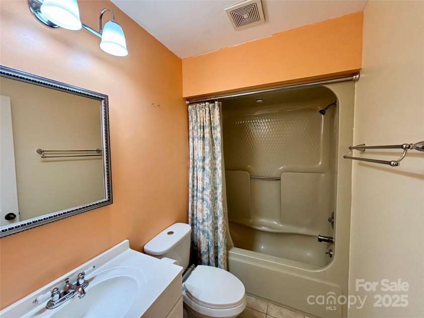 21 Loganwood Lane, Etowah, NC 28729.  MLS# CAR4318944, YatesRealty ID 14258. 