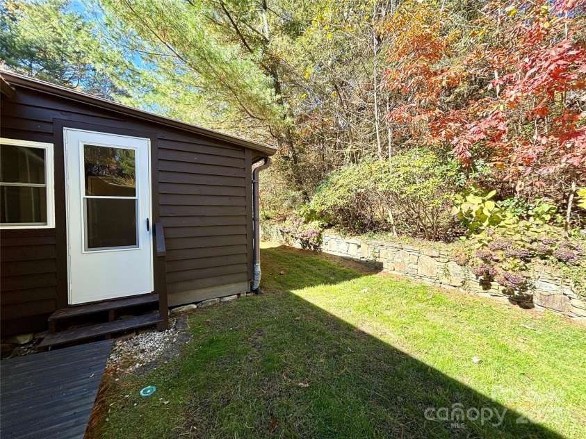 21 Loganwood Lane, Etowah, NC 28729.  MLS# CAR4318944, YatesRealty ID 14258. 