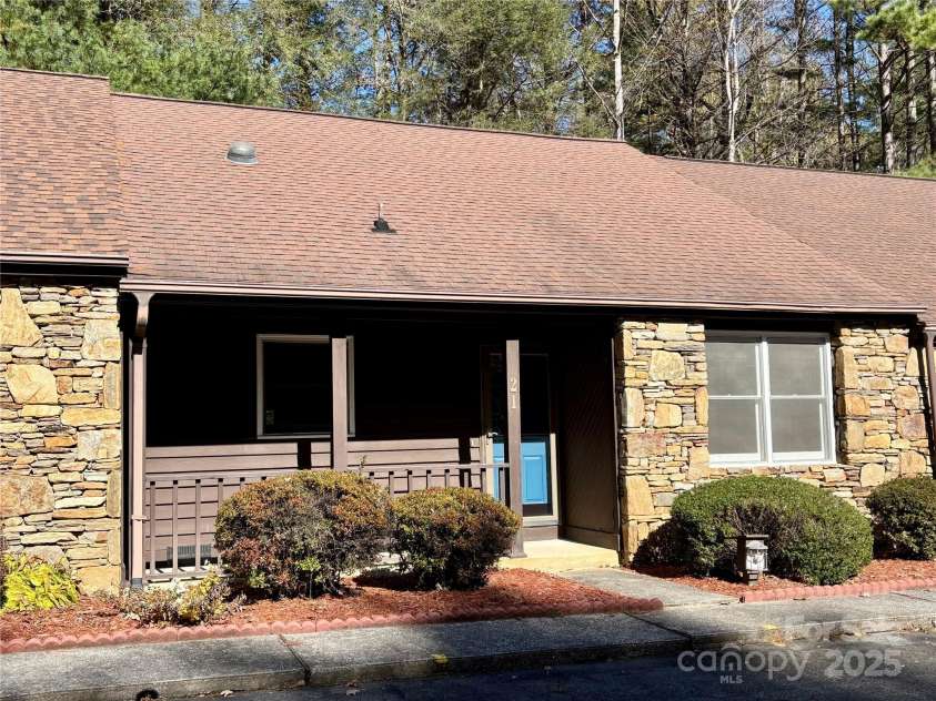 21 Loganwood Lane, Etowah, NC 28729.  MLS# CAR4318944, YatesRealty ID 14258. 