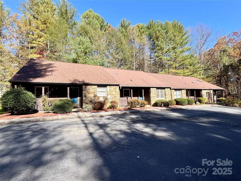 21 Loganwood Lane, Etowah, NC 28729.  MLS# CAR4318944, YatesRealty ID 14258. 