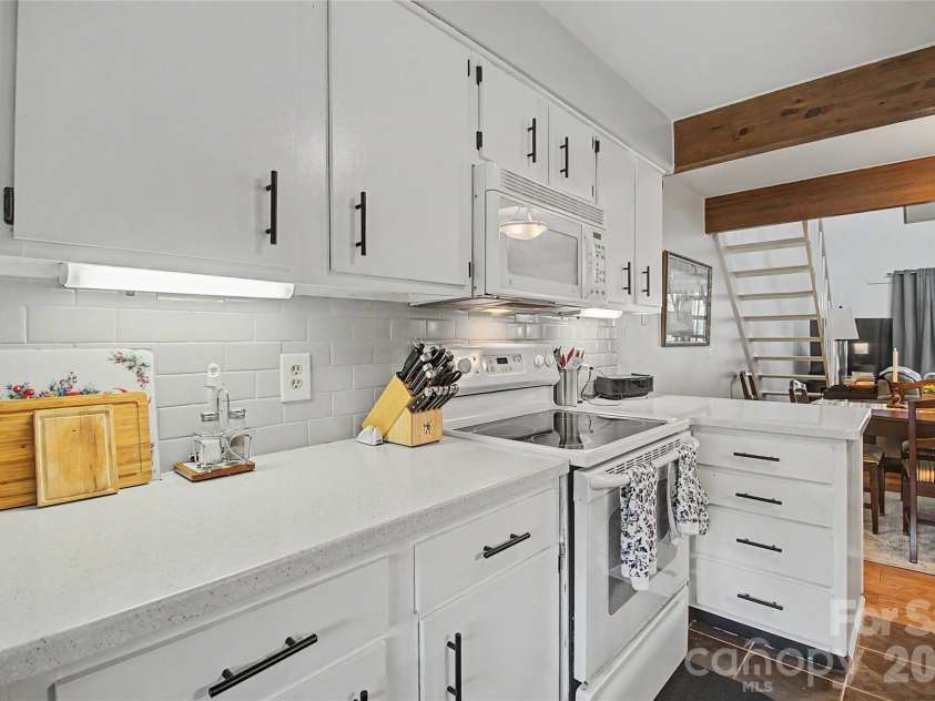 8 Lakemoor Lane, Hendersonville, NC 28739.  MLS# CAR4345671, YatesRealty ID 14259. Kitchen
