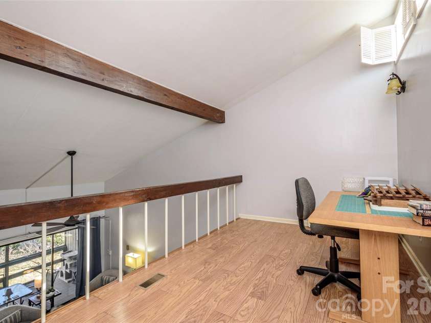8 Lakemoor Lane, Hendersonville, NC 28739.  MLS# CAR4345671, YatesRealty ID 14259. Loft