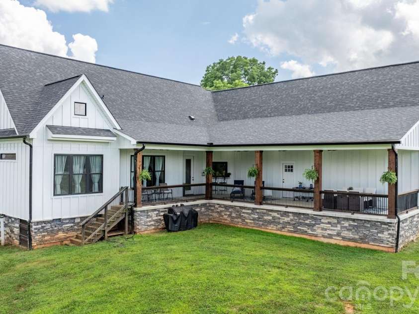 5780 Hwy 10 Highway, Hickory, NC 28602.  MLS# CAR4355019, YatesRealty ID 14260. 
