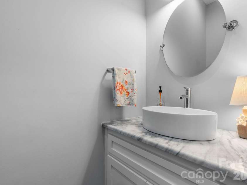 5780 Hwy 10 Highway, Hickory, NC 28602.  MLS# CAR4355019, YatesRealty ID 14260. Half Bath/Powder Room