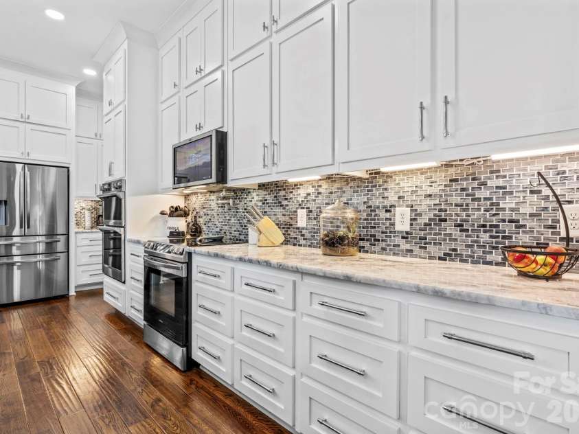 5780 Hwy 10 Highway, Hickory, NC 28602.  MLS# CAR4355019, YatesRealty ID 14260. Kitchen