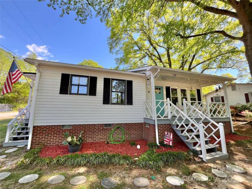 903 Lakeview Street, Kannapolis, NC 28083.  MLS# CAR4245036, YatesRealty ID 14260. 