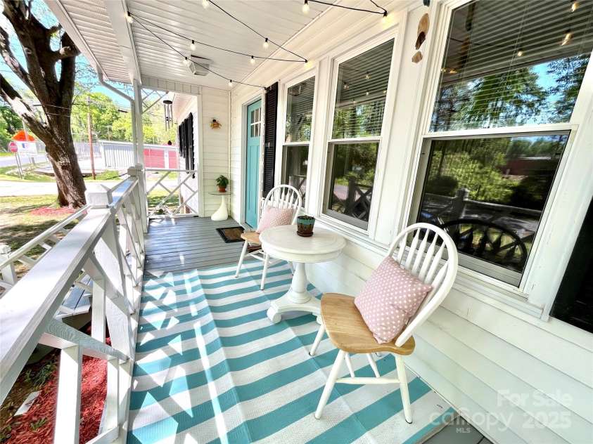 903 Lakeview Street, Kannapolis, NC 28083.  MLS# CAR4245036, YatesRealty ID 14260. 