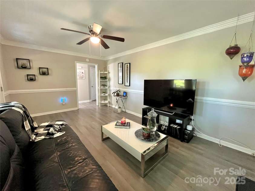 903 Lakeview Street, Kannapolis, NC 28083.  MLS# CAR4245036, YatesRealty ID 14260. 