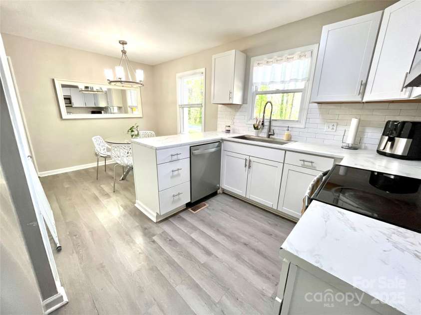 903 Lakeview Street, Kannapolis, NC 28083.  MLS# CAR4245036, YatesRealty ID 14260. 